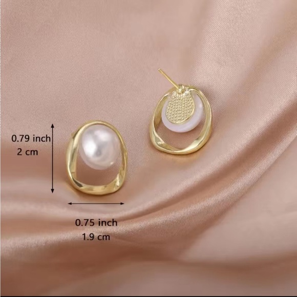 18K Gold Plated Irregular Shaped Pearl Stud Earrings - Picture 4 of 6